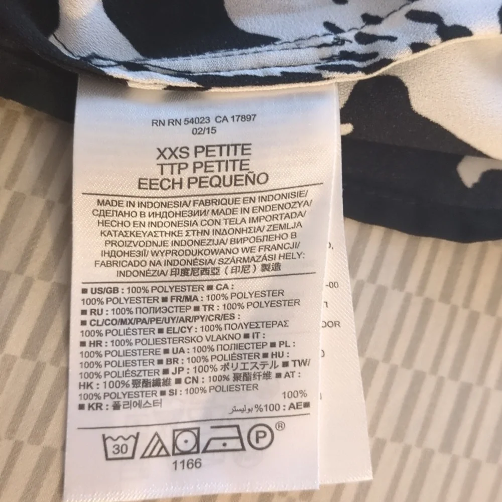 Banana Republic blouse petite FLORAL size xxs color black white - Picture 5 of 6